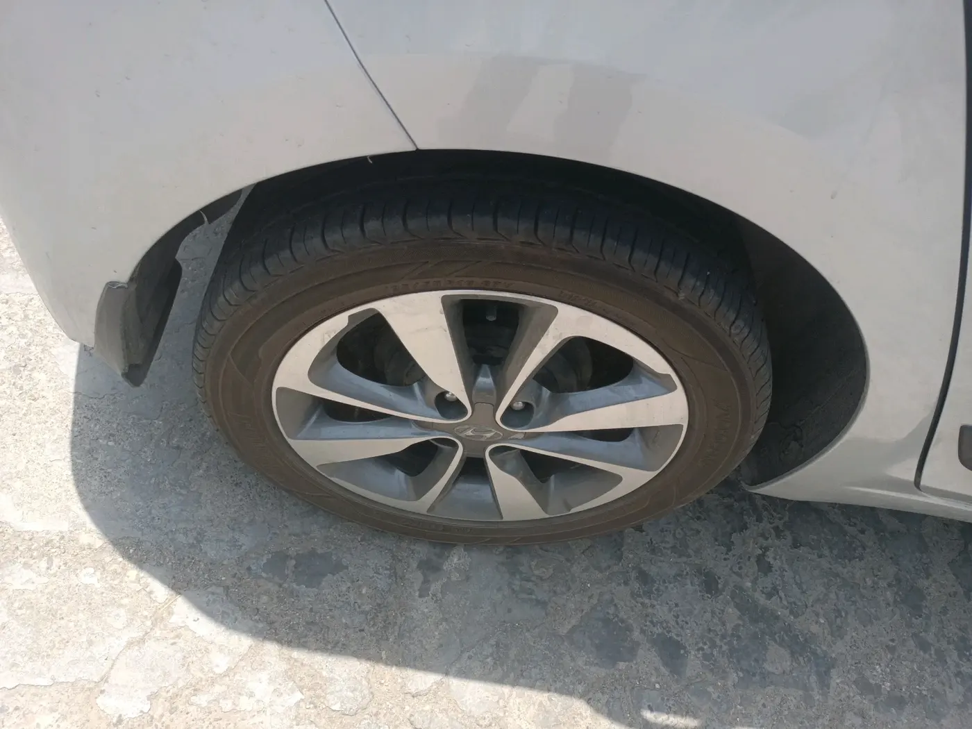 2016 Hyundai Elite i20 ASTA 1.2, Petrol, Manual, 1,88,500 km, tyre