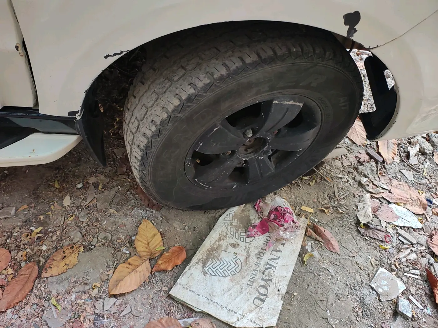 2013 Tata Safari Storme 2.2 VX 4X2, Diesel, Manual, 1,22,524 km, tyre