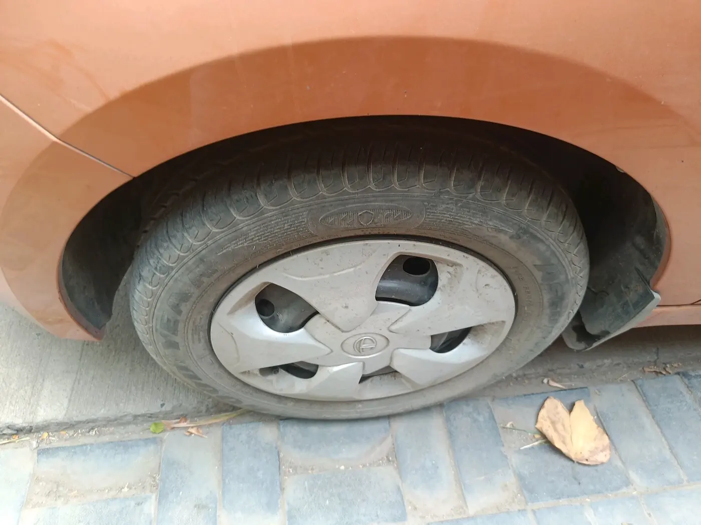 2016 Tata Tiago XZ PETROL, Petrol, Manual, 37,278 km, tyre