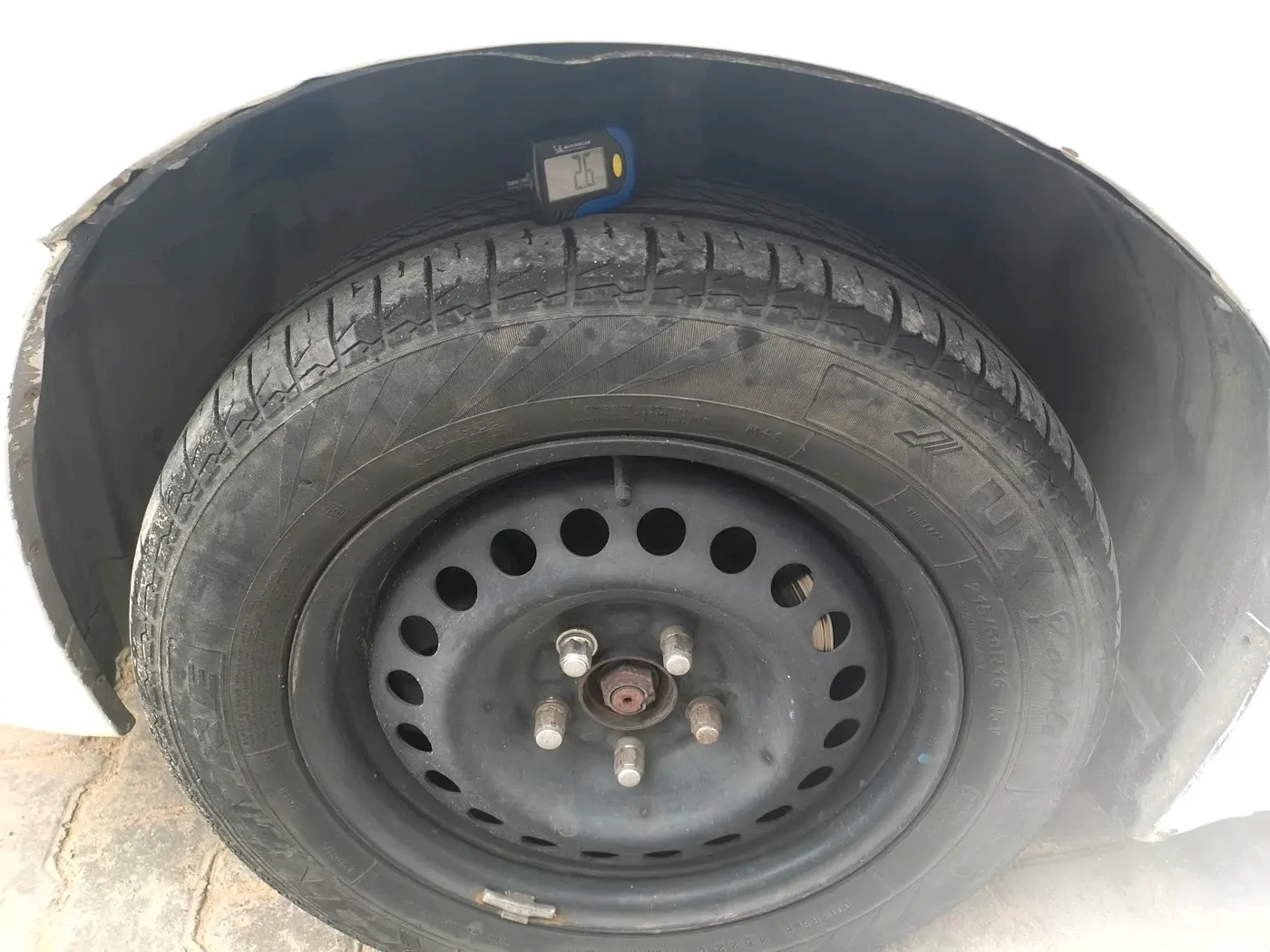 2011 Honda Accord 2.4L I-VTEC AT, CNG, Automatic, 1,49,561 km, tyre