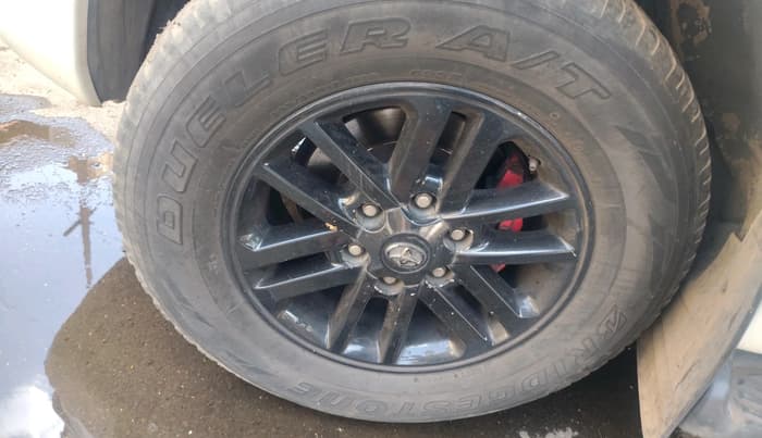 2014 Toyota Fortuner 3.0 4X2 AT, Diesel, Automatic, 2,16,000 km, tyre