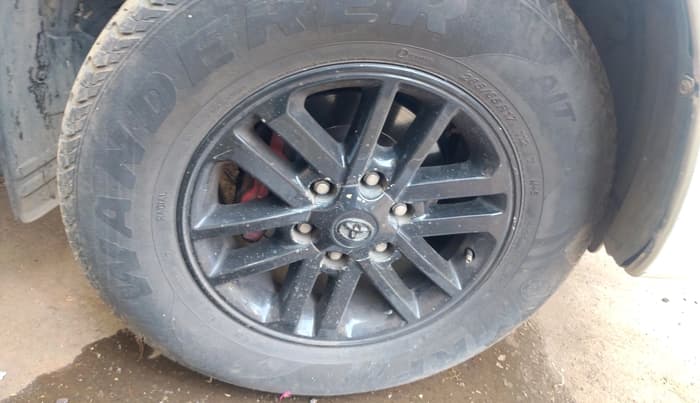 2014 Toyota Fortuner 3.0 4X2 AT, Diesel, Automatic, 2,16,000 km, tyre