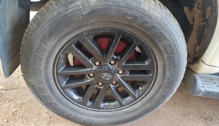 2014 Toyota Fortuner 3.0 4X2 AT, Diesel, Automatic, 2,16,000 km, tyre