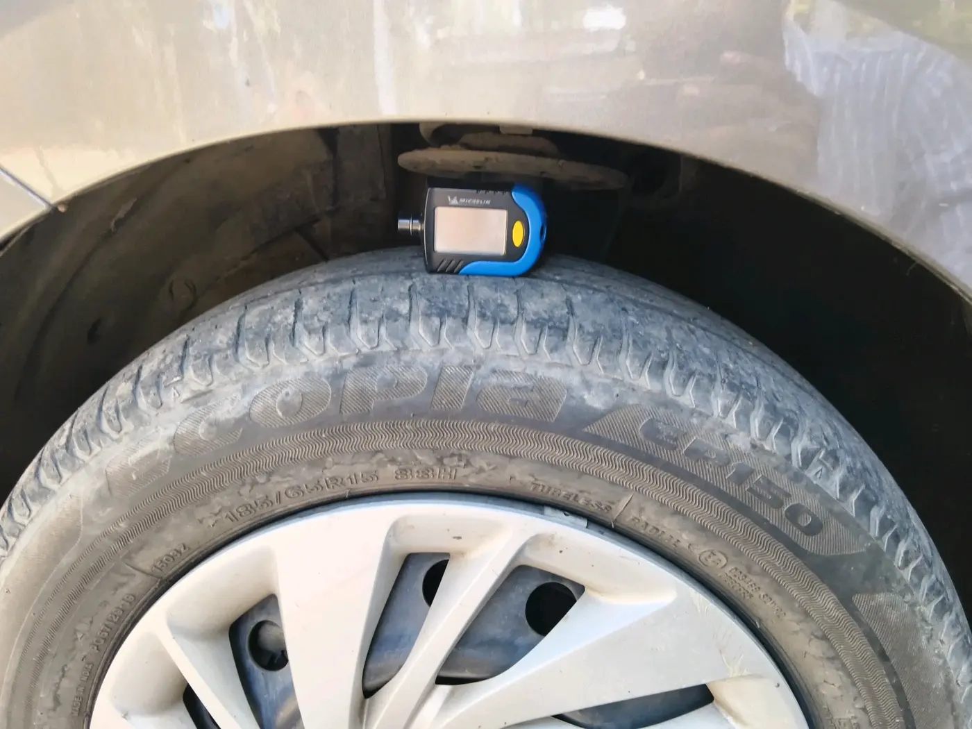 2021 Maruti Ertiga VXI CNG, CNG, Manual, 48,259 km, tyre