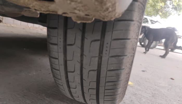 2020 Maruti XL6 ZETA MT, Petrol, Manual, 1,06,113 km, tyre