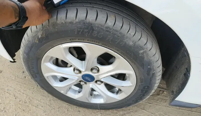 2018 Ford Figo Aspire TITANIUM 1.2 PETROL, CNG, Manual, 1,10,088 km, tyre