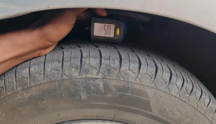 2018 Maruti Swift VXI, Petrol, Manual, 1,60,528 km, tyre