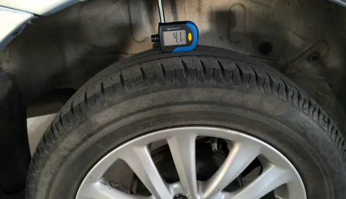 2011 Toyota Etios G, Petrol, Manual, 58,774 km, tyre