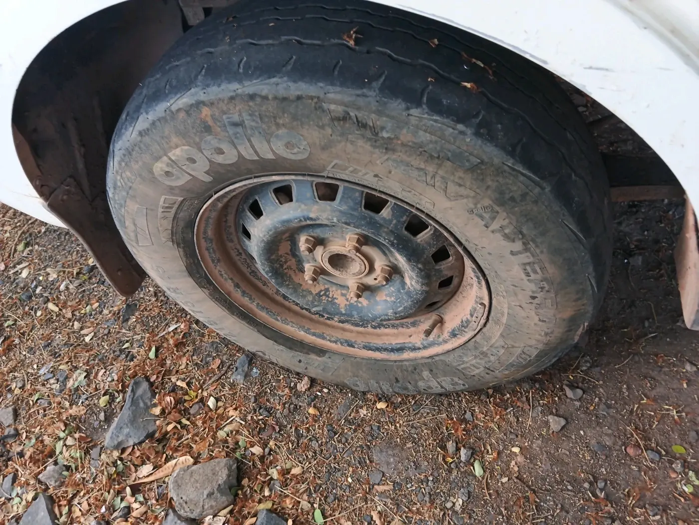 2011 Mahindra Xylo E4, Diesel, Manual, 3,46,930 km, tyre