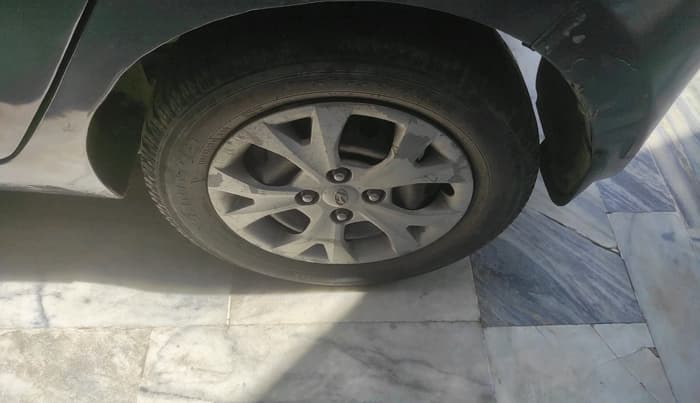 2016 Hyundai Grand i10 SPORTZ 1.2 KAPPA VTVT, CNG, Manual, 1,07,641 km, tyre