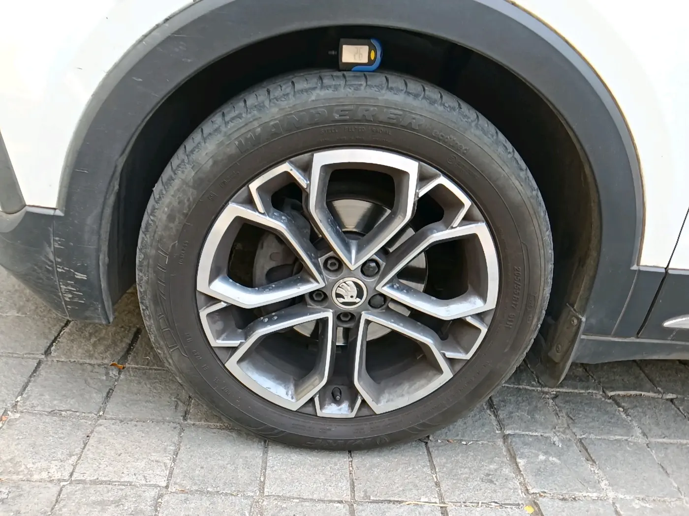 2022 Skoda KUSHAQ STYLE 1.0L TSI AT (6 AIRBAGS), Petrol, Automatic, 40,954 km, tyre