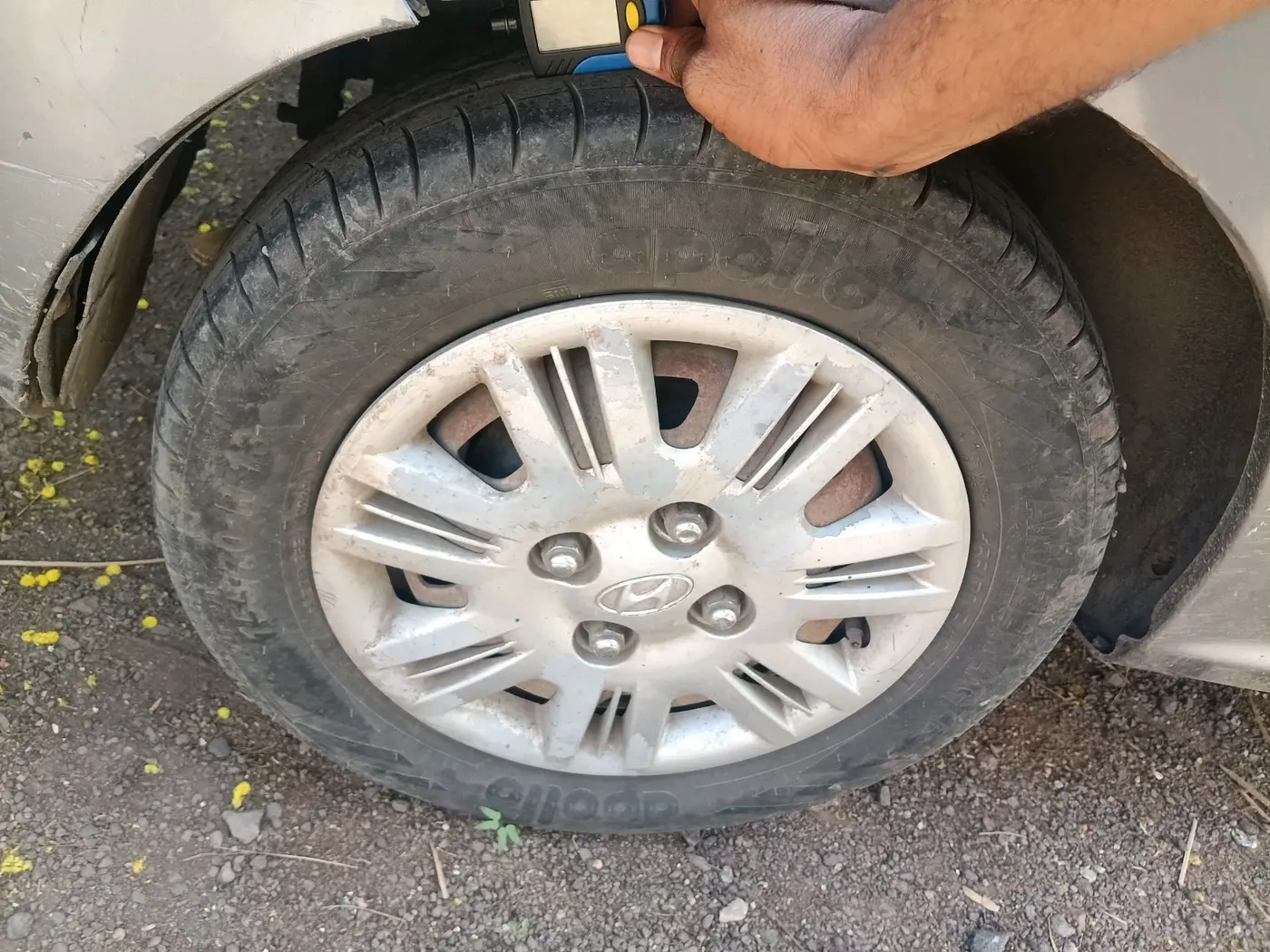2012 Hyundai Santro Xing GLS, CNG, Manual, 2,03,268 km, tyre