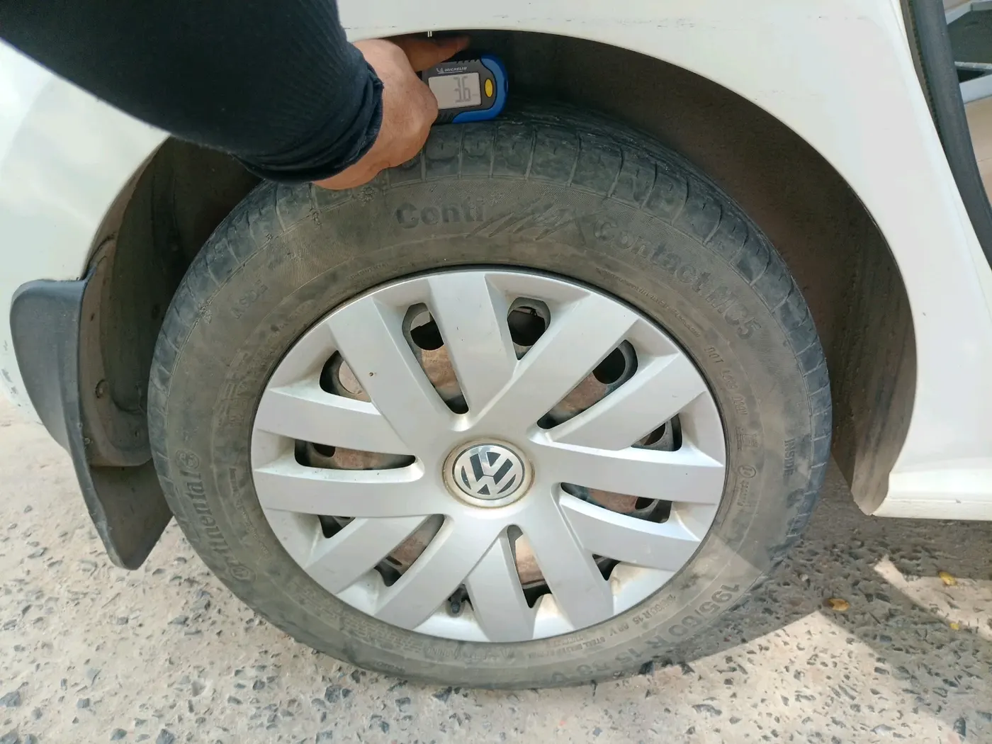 2013 Volkswagen Polo COMFORTLINE 1.2L, Diesel, Manual, 1,04,910 km, tyre