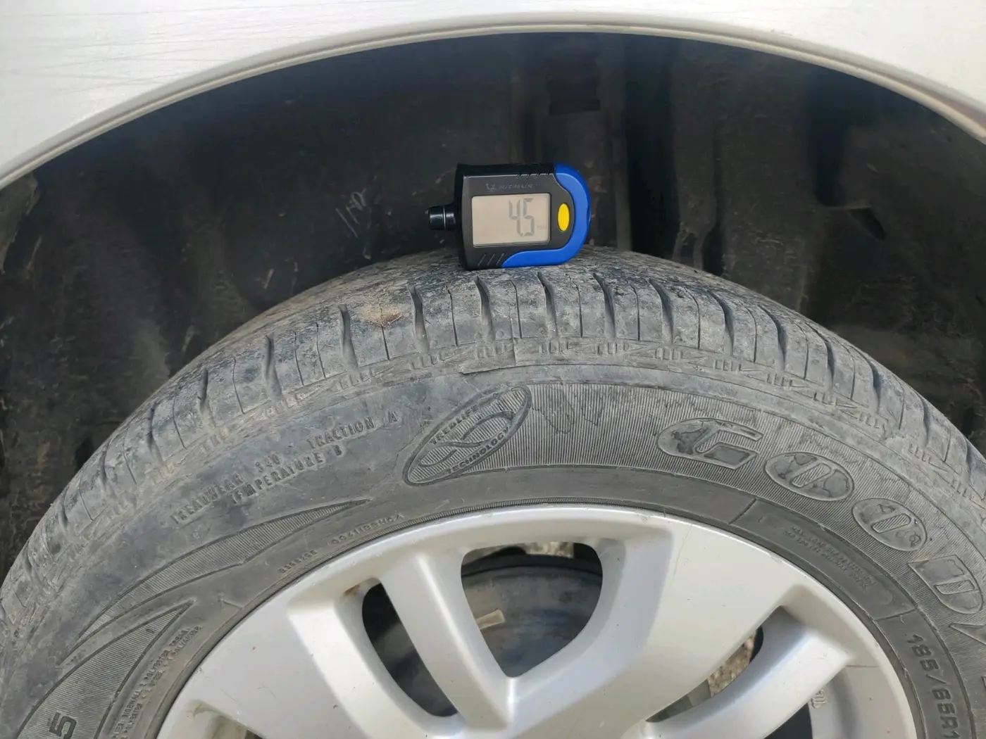 2013 Maruti Swift Dzire ZXI, Petrol, Manual, 1,20,500 km, tyre
