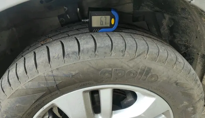 2013 Maruti Swift Dzire ZXI, Petrol, Manual, 1,20,500 km, tyre