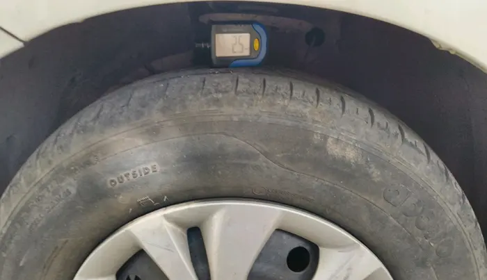 2019 Maruti Swift VXI AMT, Petrol, Automatic, 32,200 km, tyre