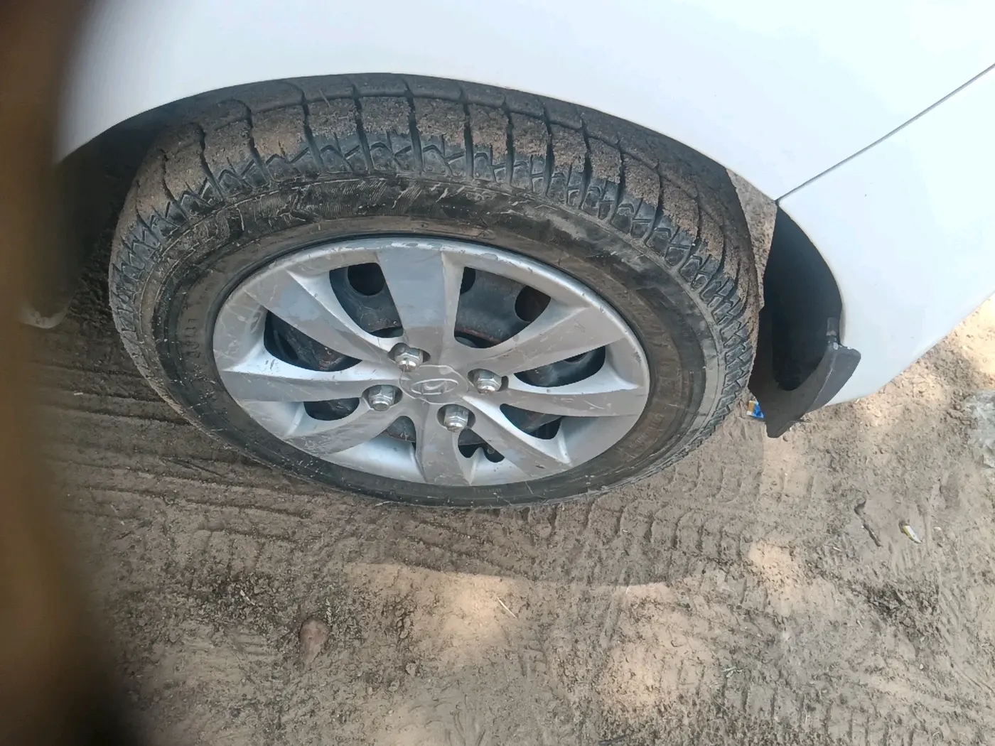 2013 Hyundai Eon MAGNA +, Petrol, Manual, 83,876 km, tyre