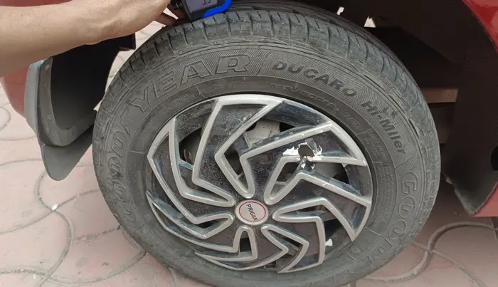 2014 Hyundai Eon ERA +, CNG, Manual, 95,718 km, tyre