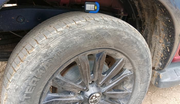2024 ISUZU D-Max V Cross 4*4 MT, Diesel, Manual, 32,074 km, tyre