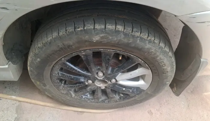 2011 Toyota Etios VX, CNG, Manual, 60,536 km, tyre