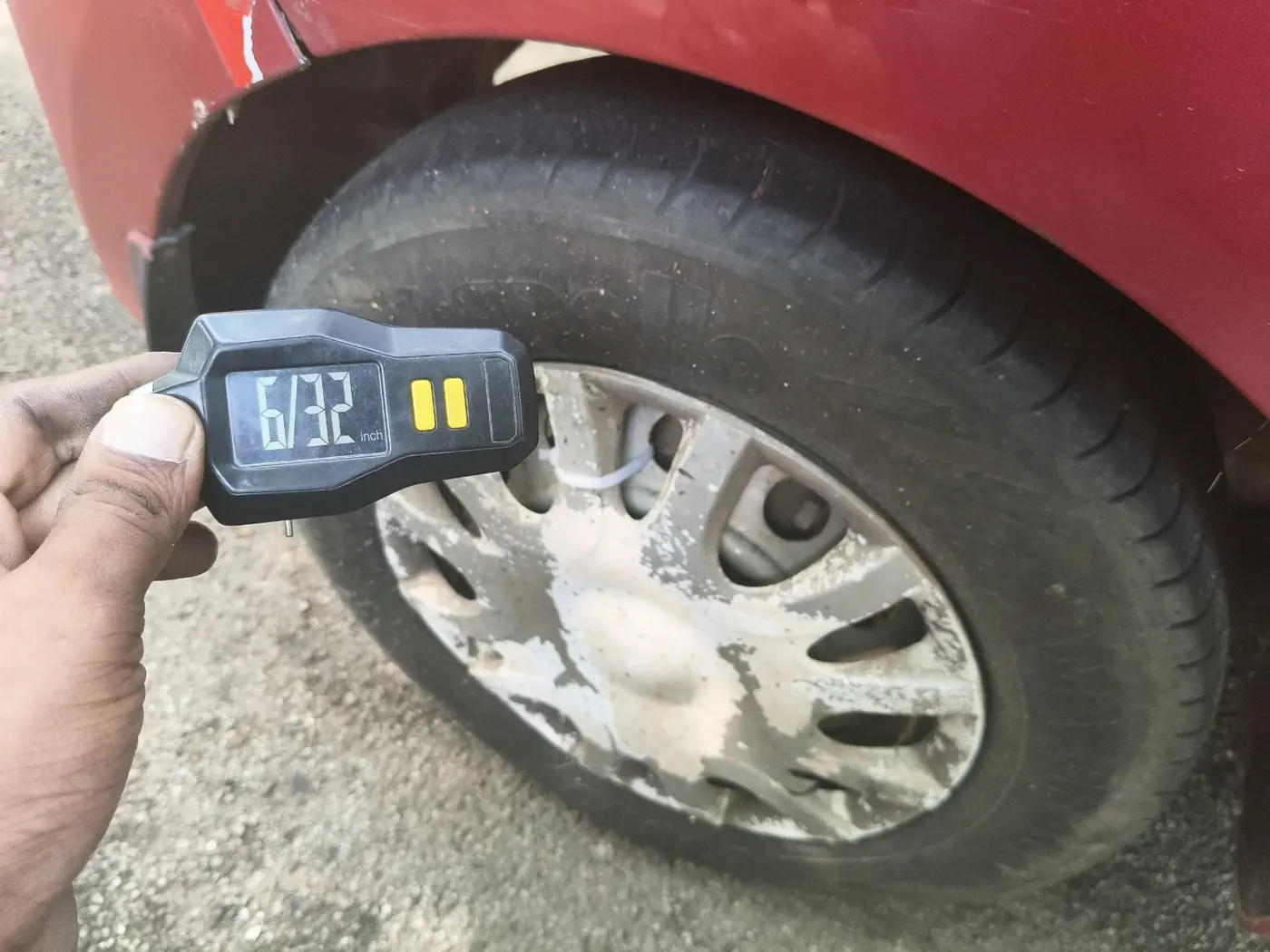 2015 Hyundai Eon ERA +, Petrol, Manual, 75,405 km, tyre