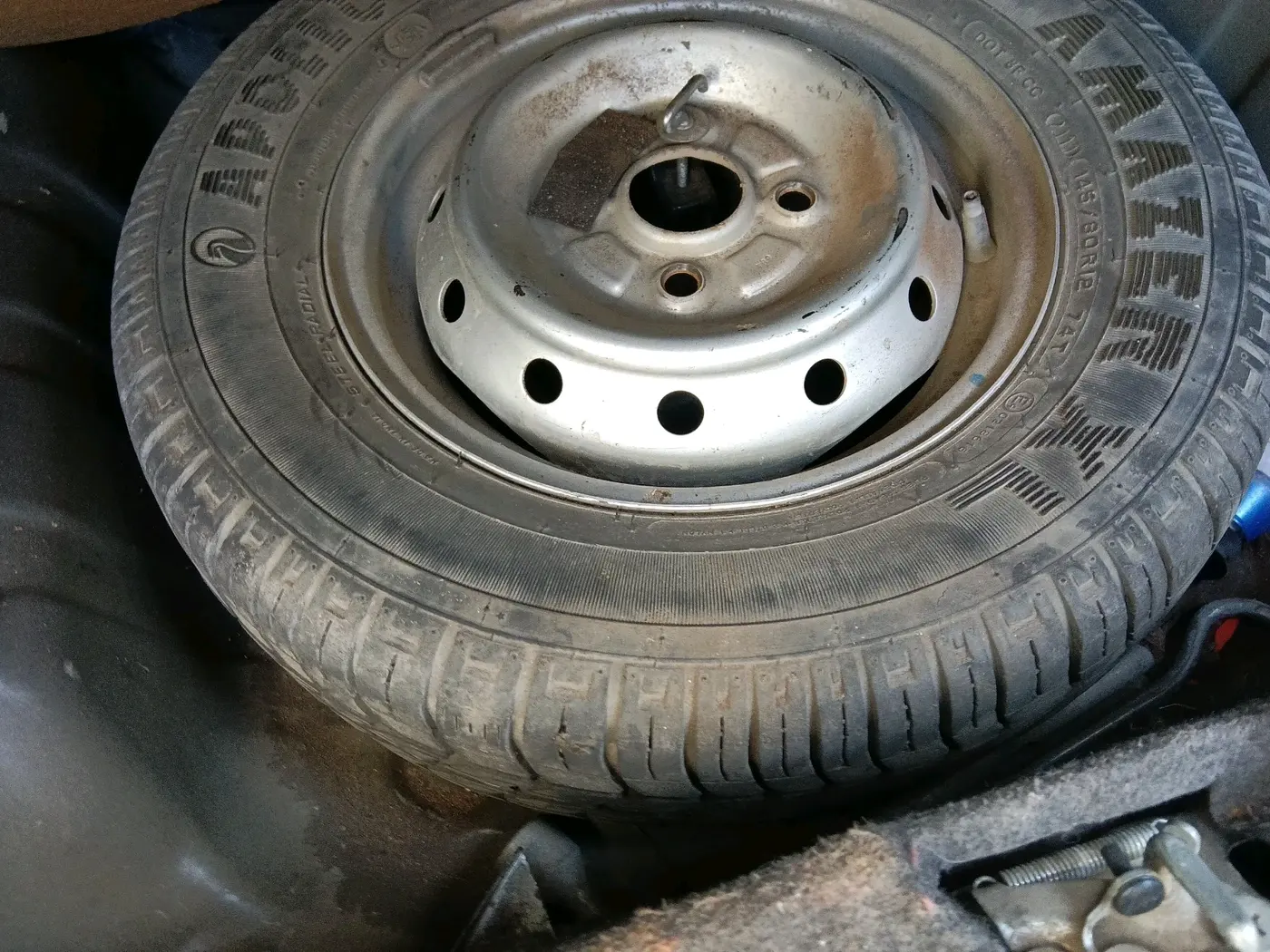 2011 Maruti Alto LXI, Petrol, Manual, 1,05,702 km, tyre