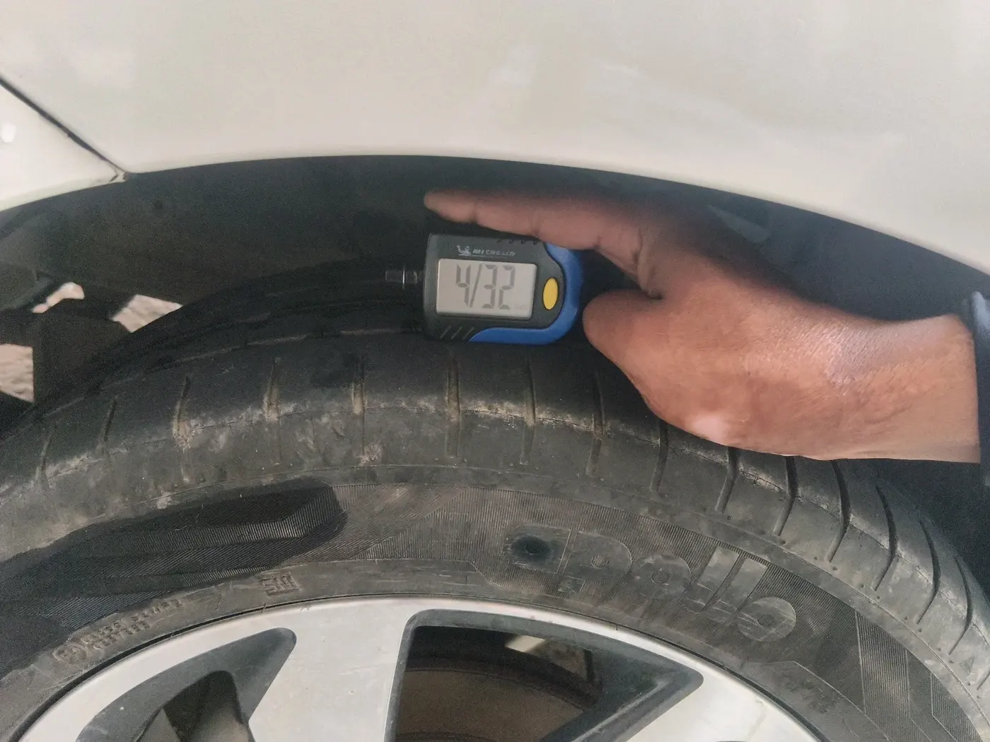 2023 Toyota Glanza V, Petrol, Manual, 38,783 km, tyre