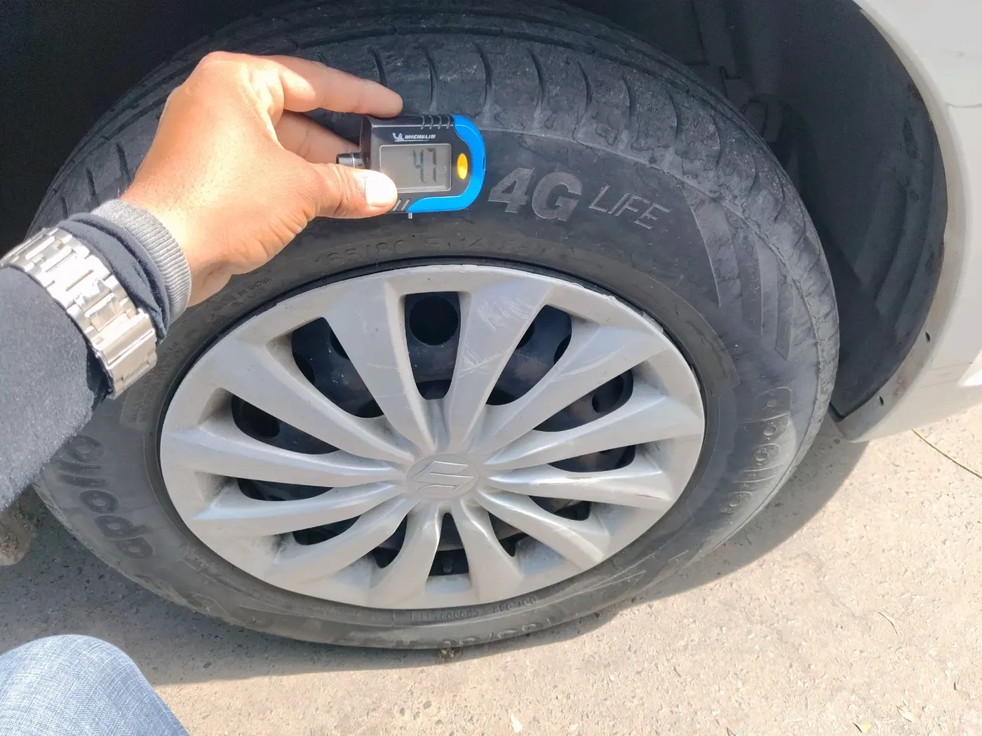 2016 Maruti Swift Dzire VXI, Petrol, Manual, 81,075 km, tyre