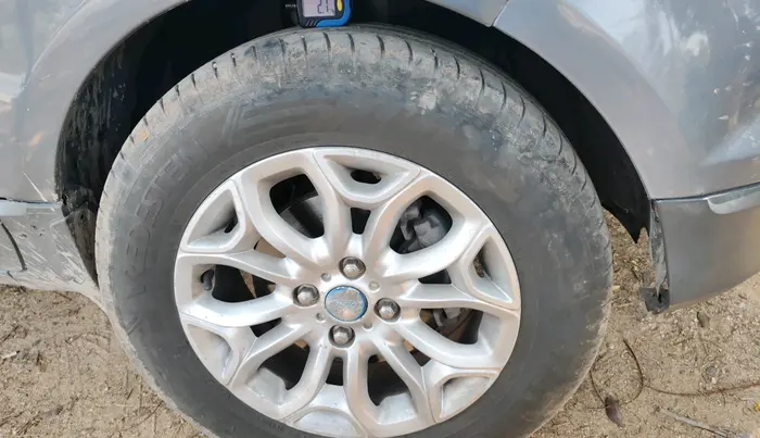 2014 Ford Ecosport TITANIUM 1.5L DIESEL (OPT), Diesel, Manual, 1,42,430 km, tyre