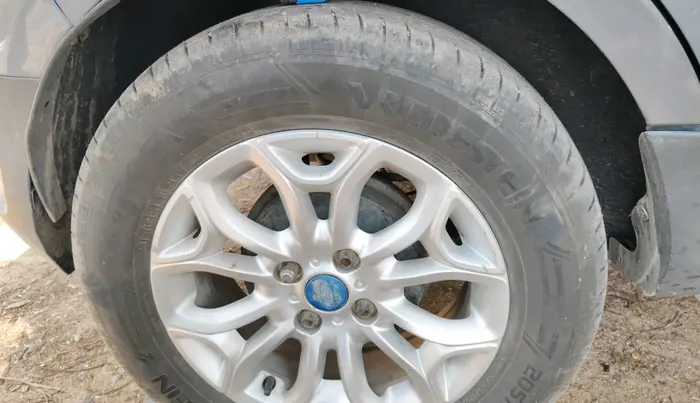 2014 Ford Ecosport TITANIUM 1.5L DIESEL (OPT), Diesel, Manual, 1,42,430 km, tyre
