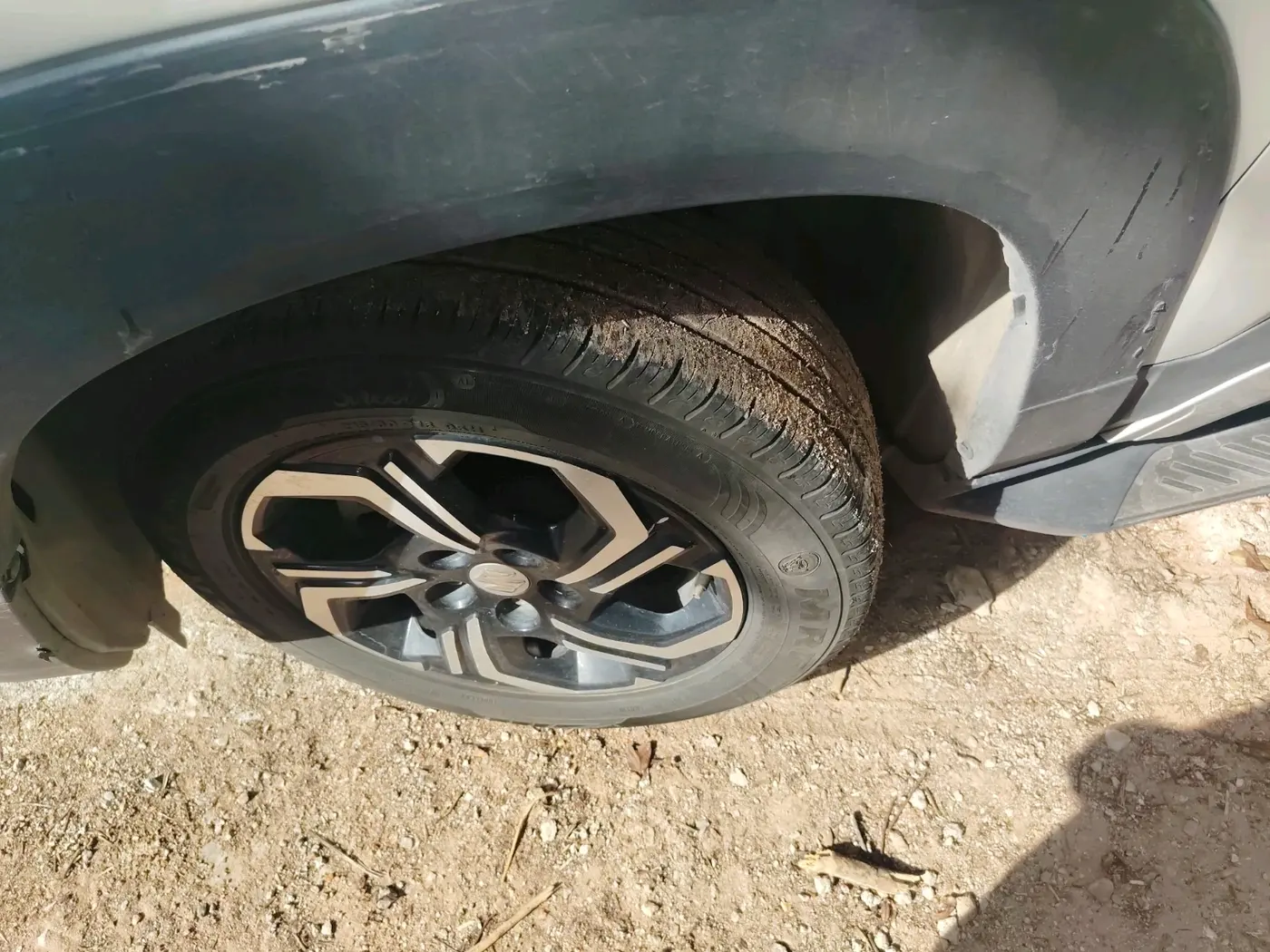 2023 Maruti BREZZA VXI SMART HYBRID, Petrol, Manual, 86,758 km, tyre