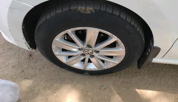 2015 Volkswagen Polo HIGHLINE1.5L, Diesel, Manual, 87,225 km, tyre