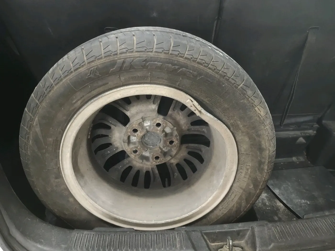 2019 Maruti XL6 ZETA MT, Petrol, Manual, 1,21,714 km, tyre