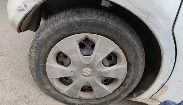 2012 Maruti Ritz VXI, CNG, Manual, 67,289 km, tyre