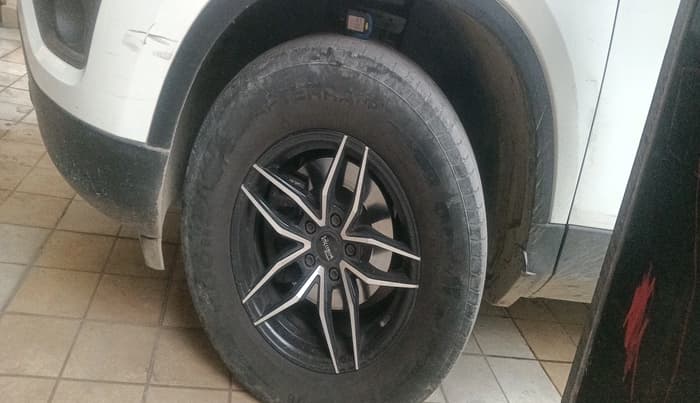 2022 Tata Safari XMA, Diesel, Automatic, 45,885 km, tyre