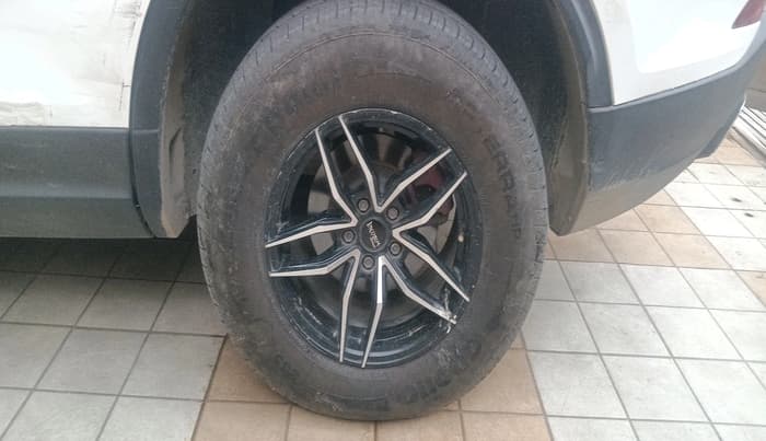 2022 Tata Safari XMA, Diesel, Automatic, 45,885 km, tyre