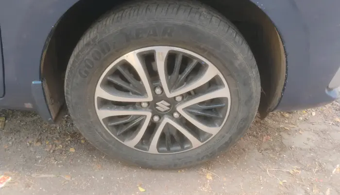 2022 Maruti Ertiga ZXI  CNG, CNG, Manual, 70,733 km, tyre