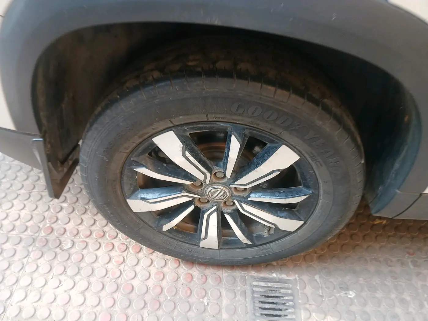 2019 MG HECTOR SHARP HYBRID 1.5 PETROL, Petrol, Manual, 35,600 km, tyre