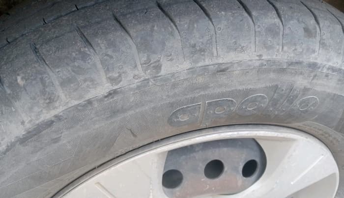 2021 Mahindra XUV300 W6 1.5 DIESEL AMT, Diesel, Automatic, 1,72,201 km, tyre