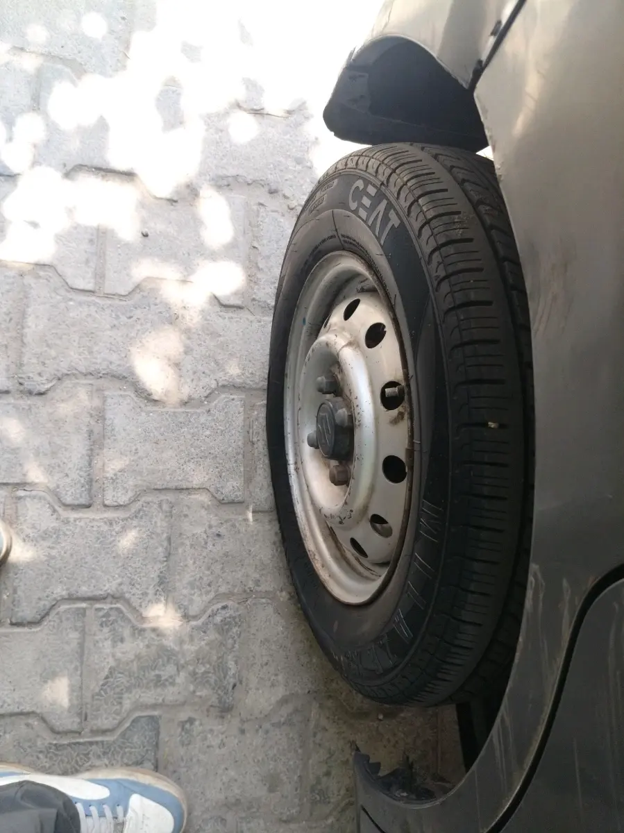 2014 Maruti Wagon R 1.0 LXI CNG, CNG, Manual, 76,798 km, tyre