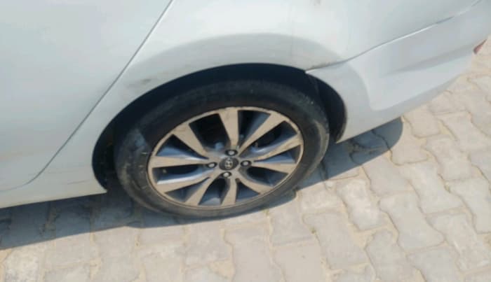 2011 Hyundai Verna FLUIDIC 1.6 VTVT SX, CNG, Manual, 96,520 km, tyre