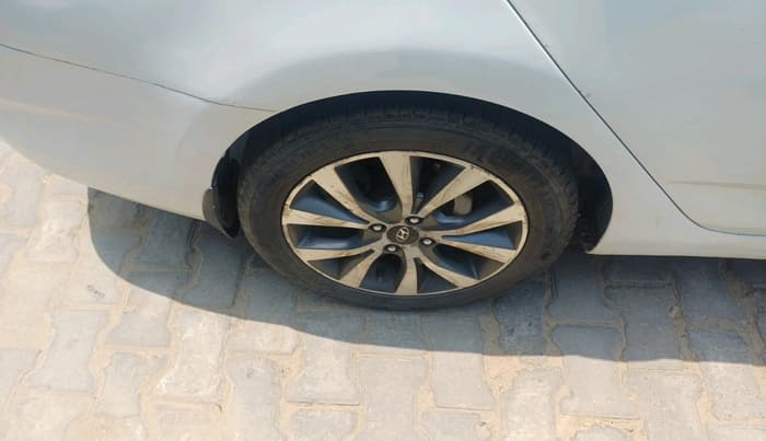 2011 Hyundai Verna FLUIDIC 1.6 VTVT SX, CNG, Manual, 96,520 km, tyre