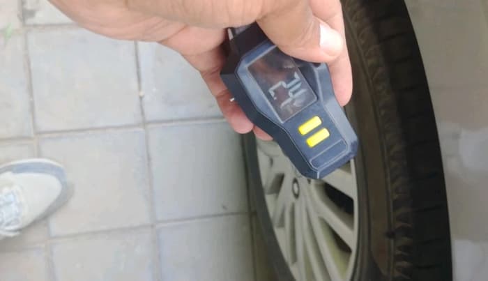 2021 Maruti Dzire ZXI, Petrol, Manual, 70,916 km, tyre