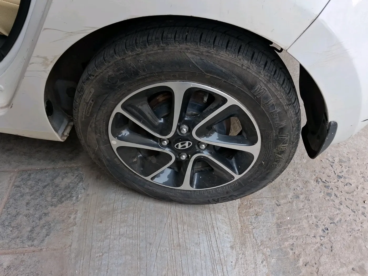 2017 Hyundai Grand i10 SPORTZ (O) AT 1.2 KAPPA VTVT, Petrol, Automatic, 47,200 km, tyre