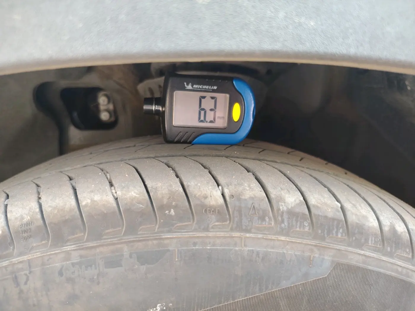 2025 Hyundai EXTER  SX 1.2 AMT, Petrol, Automatic, 8,147 km, tyre