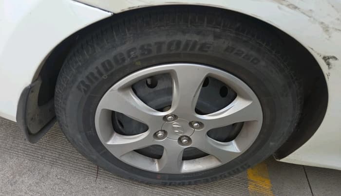 2013 Hyundai Verna FLUIDIC 1.6 VTVT EX, Petrol, Manual, 1,77,322 km, tyre