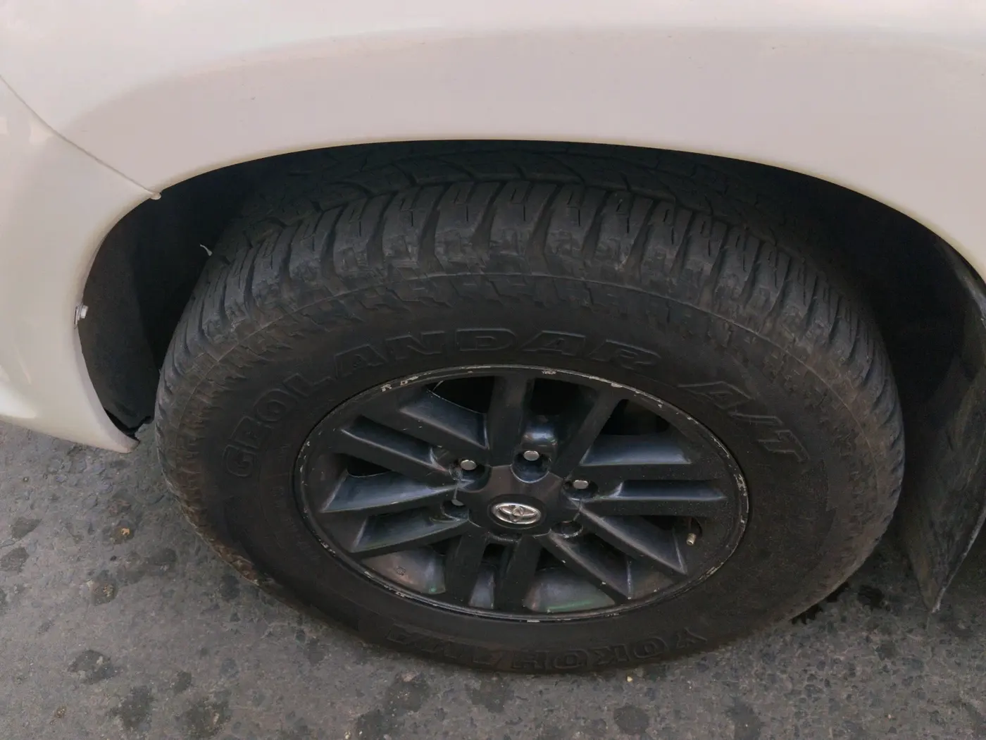 2015 Toyota Fortuner 3.0 4X4 MT, Diesel, Manual, 1,90,185 km, tyre