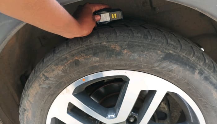 2017 Tata Hexa XTA 4X2 6 STR, Diesel, Automatic, 1,47,057 km, tyre