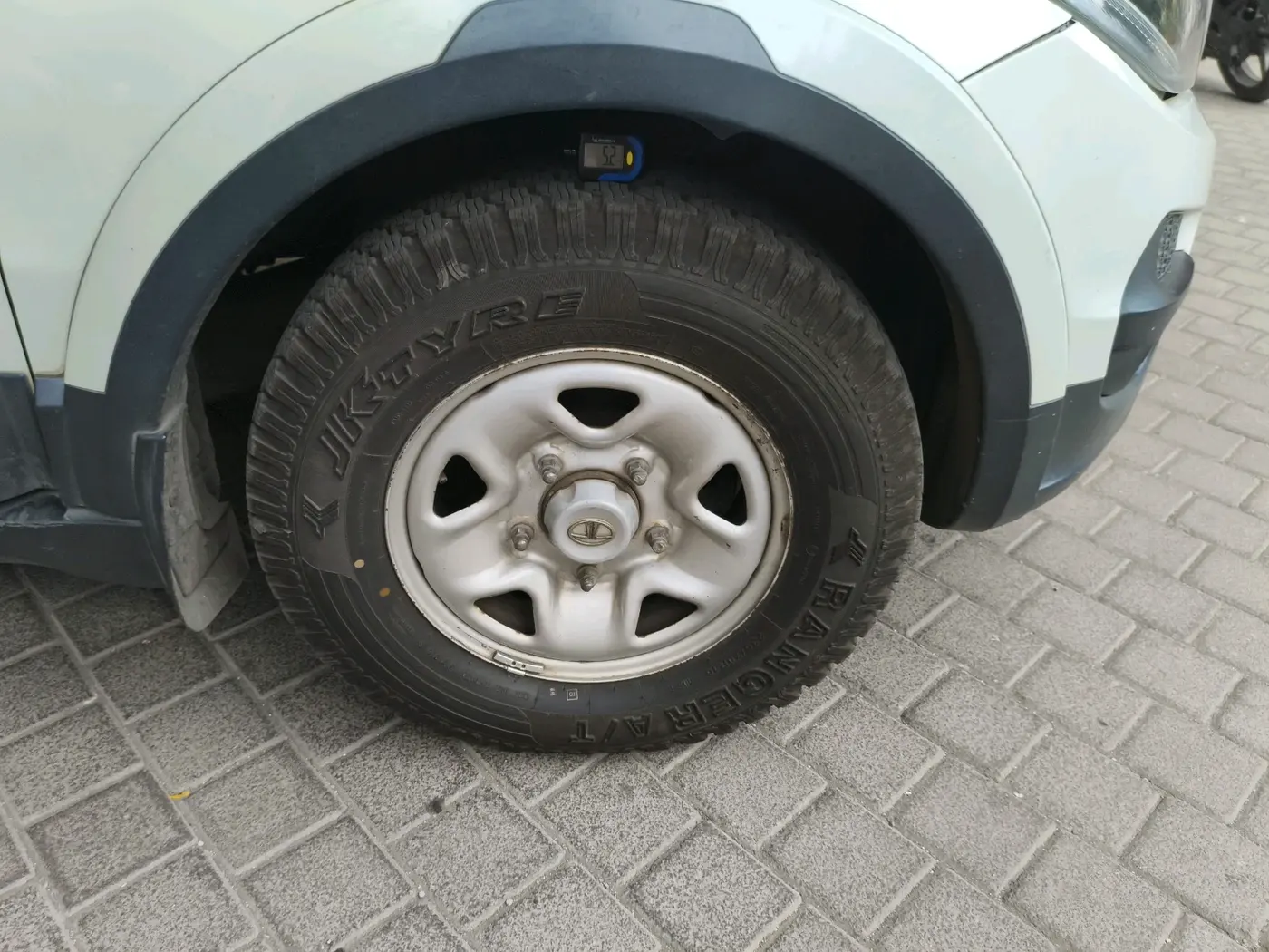 2018 Tata Hexa XM 4X2 7 STR, Diesel, Manual, 73,804 km, tyre