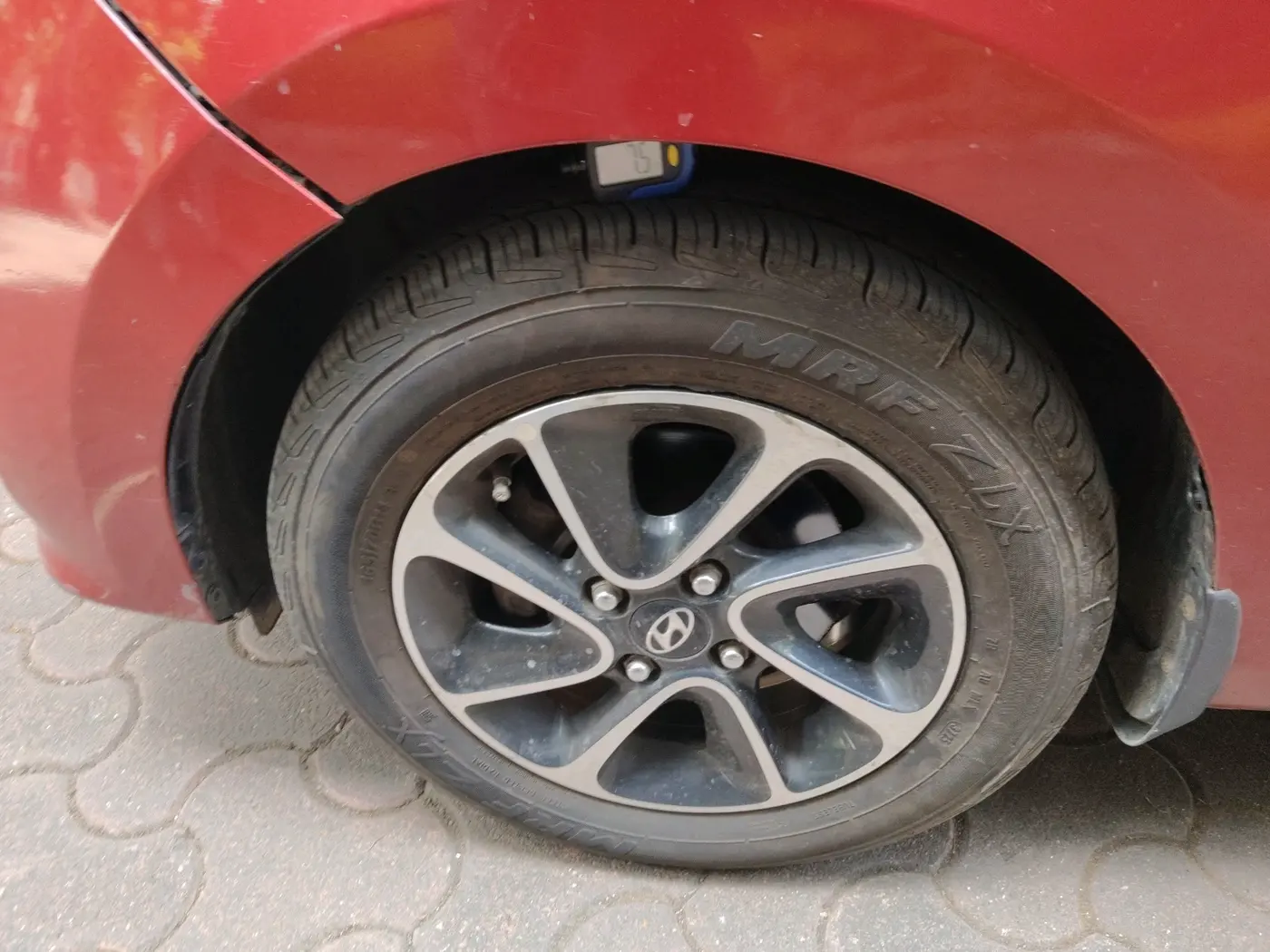 2018 Hyundai Grand i10 SPORTZ AT 1.2 KAPPA VTVT, CNG, Automatic, 35,500 km, tyre